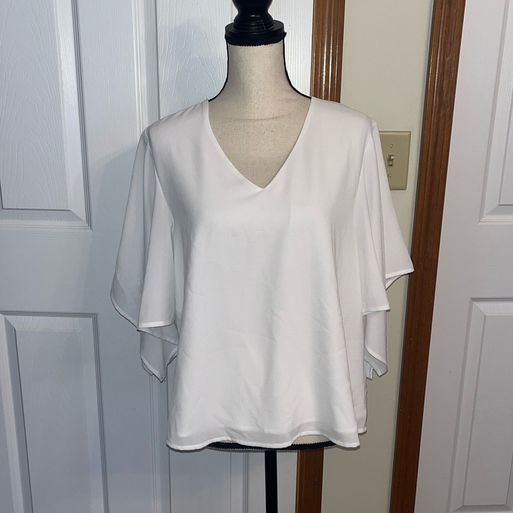 Versona White Flowy Blouse